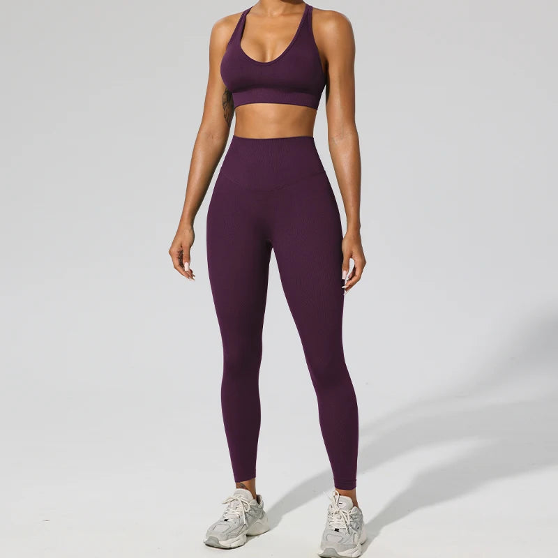 XW-Q059+Q061 Conjunto de 3 piezas de ropa deportiva de moda de color sólido con logotipo personalizado para yoga, deportes, gimnasio y fitness para mujeres